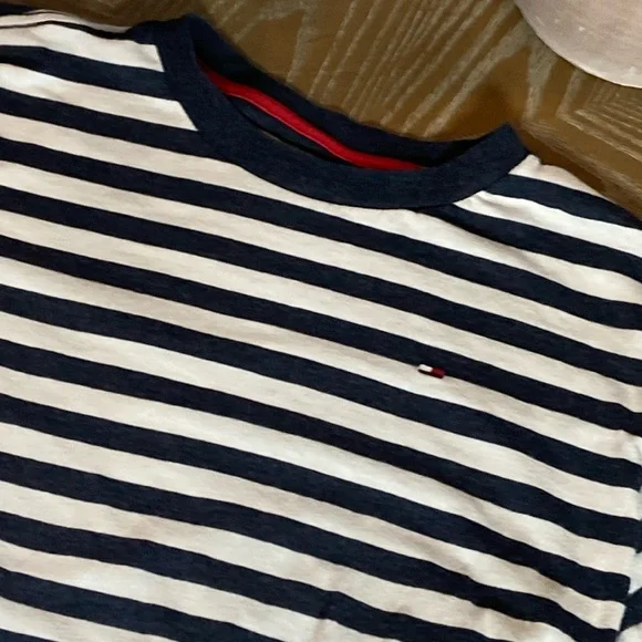 Big Boy Tommy Hilfiger Short sleeve navy blue & white Striped Tee Shirt - Picture 2 of 8